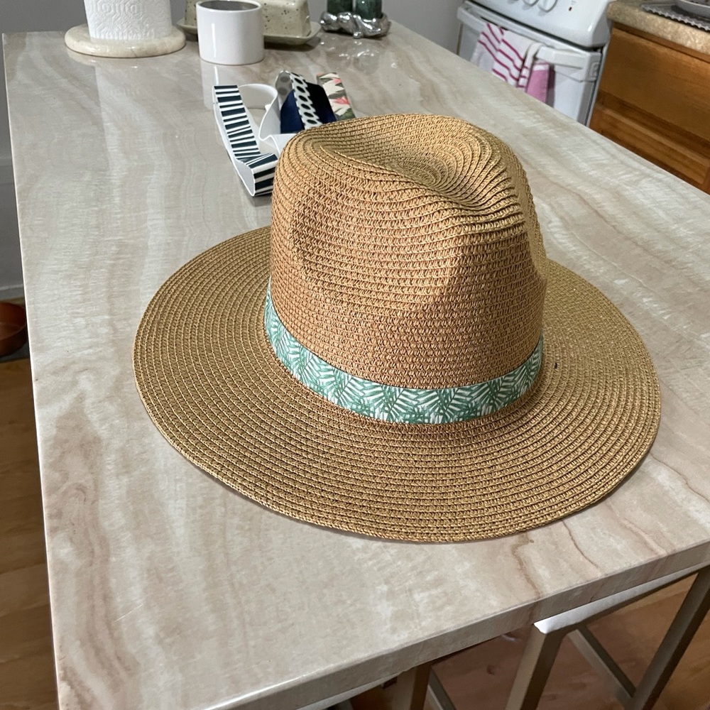 Straw hat with changeable bands